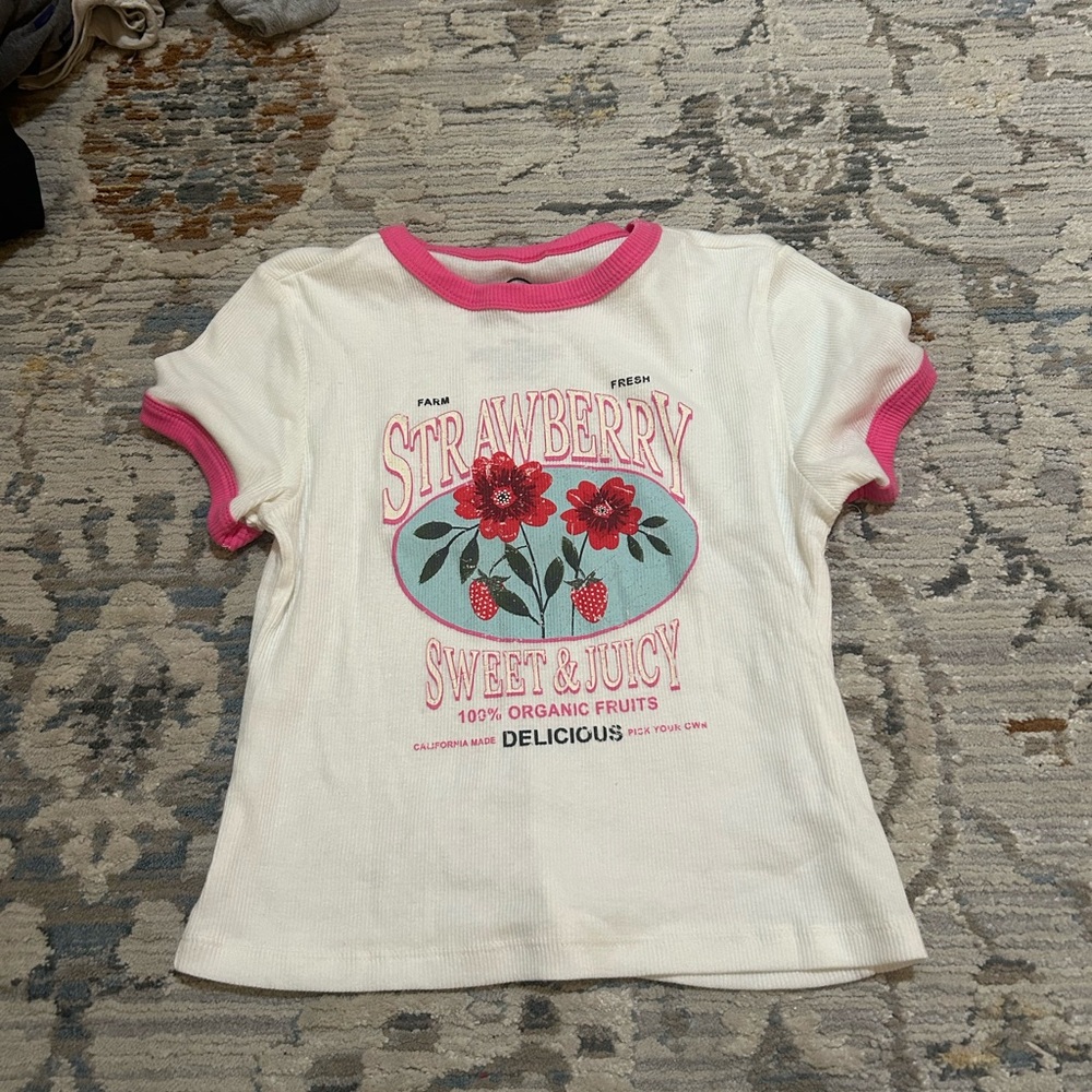 Graphic tee- Strawberry